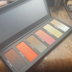 BNIB Hindash eyeshadow palette